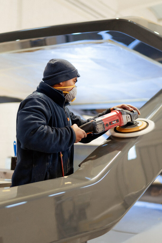 Verniciatura Nautica per Scafi e Coperte | Mondo Yacht